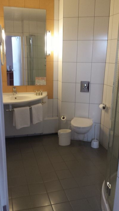 هتل Ibis کیف - حمام راحت اتاق