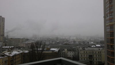 Hotel Ibis Kiev - utsikt över tågstationen från balkongen på vintern