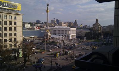 Hotel Khreschatyk Kiev - Gela baten balkoitik ikusi