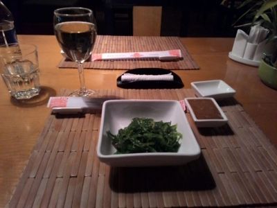 Murakami sushis - deniz yosunu salatası