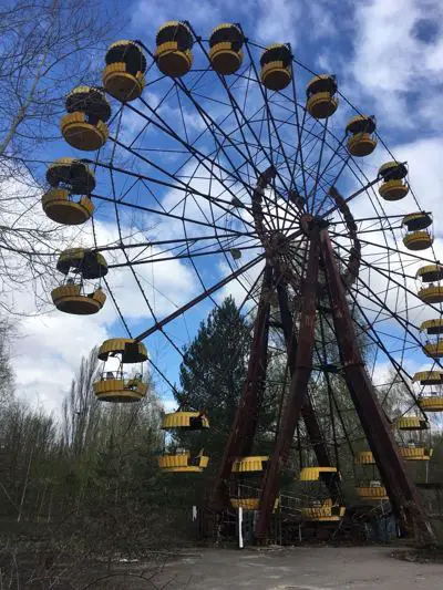 Dnevni dan Pripyata - poseta napuštenom gradu Černobilu u jednoj nuklearnoj katastrofi - Napušteni točak ferrisa