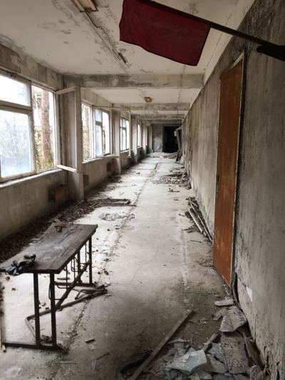 Pripyat দিন সফর - পরিত্যক্ত শহর চেরনোবিল পারমাণবিক বিপর্যয়ের দর্শন - স্কুল করিডোর