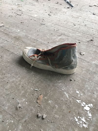 Дніпровська екскурсія по Прип'яті - візит покинутого міста Чорнобильської катастрофи - Занедбана взуття