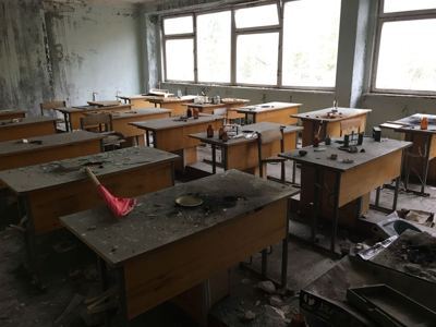 Дніпровська екскурсія по Прип'яті - візит покинутого міста Чорнобильської катастрофи - Клас хімії