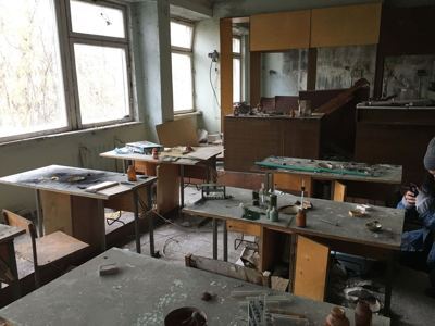 Pripyat દિવસ પ્રવાસ - ચાર્નોબિલ પરમાણુ દુર્ઘટના ત્યજી શહેર મુલાકાત - રસાયણશાસ્ત્ર વર્ગખંડ