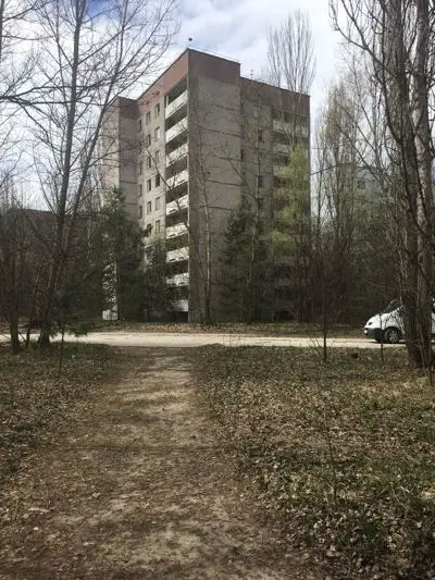 Safari ya siku ya Pripyat - ziara ya mji ulioachwa wa msiba wa nyuklia wa Chernobyl - Inakaribia jengo