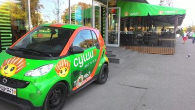Sushiya sushis restoranları - teslimat arabası ve sigara içilmeyen teras