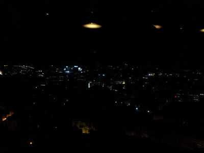 ला पापररुचा - टेबल पासून रात्र शहर दृश्य