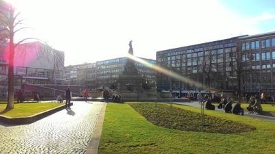 Mannheim Paradeplatz - Fontana i pogled na trg