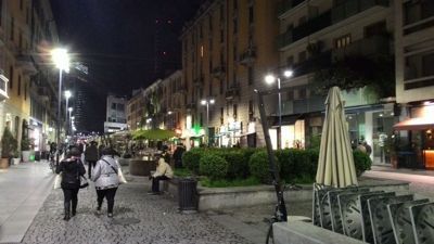Restoran di Corso Como - Lihat jalan ke stesen Garibaldi
