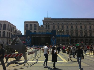 Milano Duomo Cathedral - Duomo plaza under Euro 2016 förberedelse