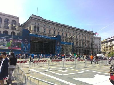 밀라노 두오모 성당 - 유로 2016 준비 중 두오모 플라자