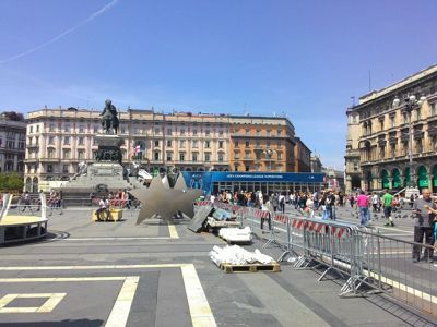 Milano Duomo katedra - 'Duomo plaza' rengiant 'Euro 2016'