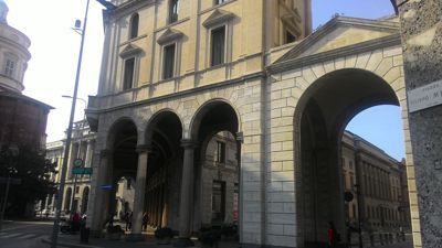 Piazza Filippo Meda - Kiến trúc xung quanh nơi này
