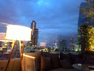 Ράδιο Rooftop Bar - Η θέα στον ορίζοντα του Μιλάνου από τη βεράντα