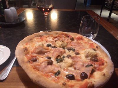 Отель Radisson Blu Милан - Пицца в ресторане