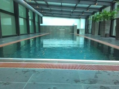 米兰丽笙酒店 - 白天的室内游泳池