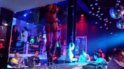 Dozari Club - Bar entertainment