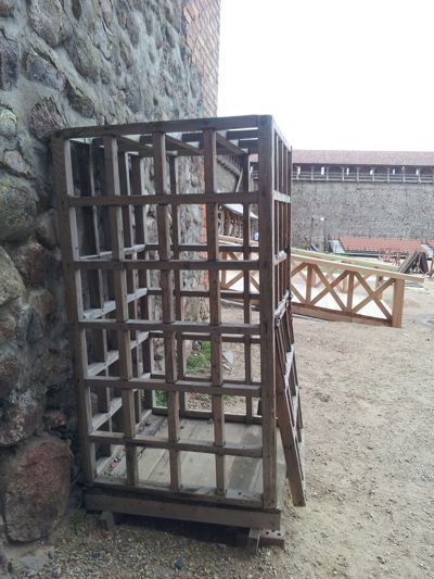 一天游览参观13世纪利达城堡 - 利达城堡中世纪监狱