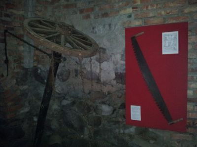 13. yüzyıl Lida kalesini ziyaret etmek için bir günlük tur - Ortaçağ işkence aletleri