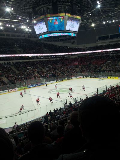Partido de hockey sobre hielo en la arena de Minsk - Mundial de hockey sobre hielo IIHF 2014. CH-BY en Minsk Arena