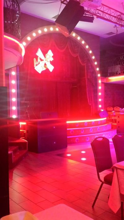 Moulin Rouge Show - Stage før showet - åpne for dans etter