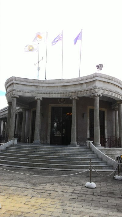 Nicosia, Ciprus fővárosa - Hivatalos épület a központban