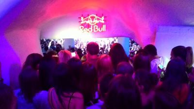Πάρτι Ibiza Beach Club - Ibiza Beach Club Οδησσό - δεν βλέπει το βλέμμα σε μια γεμάτη νύχτα συναυλία