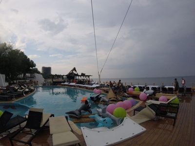 Mantra Beach Club - Po nevihti in nedelji Get Wet bazen zabave v Mantra Beach Club Odessa