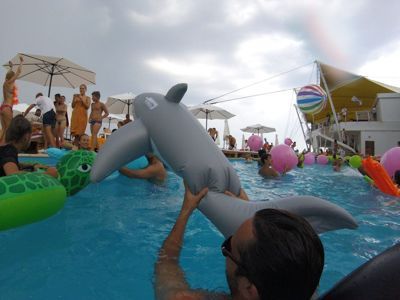 Mantra Beach Club - Diumenge Vine a la festa de la piscina humida al club de platja Mantra Odessa