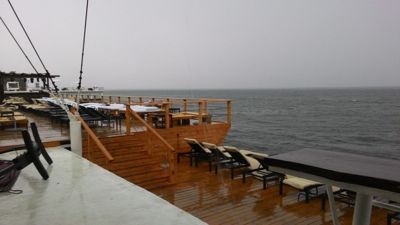 Mantra Beach Club - Sort hav fra Odessa under stormen