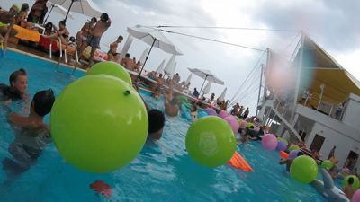 Odessa, local de verão ucraniano - Festa na piscina em Mantra beach club