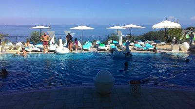 Panorama De Luxe hotel Odessa - piscina e vista para o mar