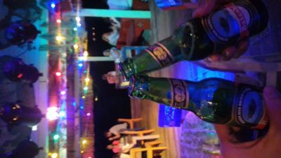 Bugaloe Beach Bar and Grill - Cheering på natten i baren