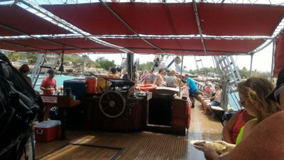 Jolly Pirates öppen bar snorkling turné - Stoppar för snorkling och rephoppning