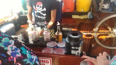 Jolly Pirates avaa bar snorklausta kiertueella - Avaa palkki veneessä