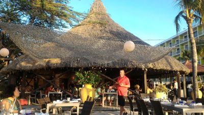Bar pantai dan restoran MooMba - Tampilan eksterior