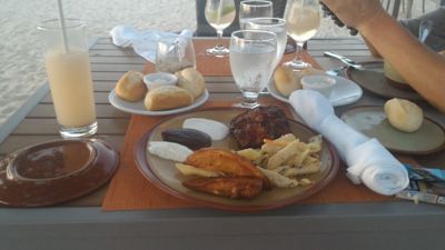 MooMba شاطئ بار ومطعم - لوحة من كل ما يمكنك أكل الشواية