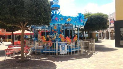 Paseo Herencia - Manège de carrousel sur la place 