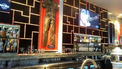Hard Rock Cafe Pattaya - Bar og dekoration