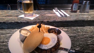 Hard Rock Cafe Pattaya - Burger i baren