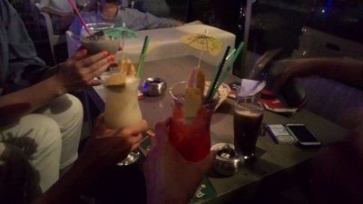 JJ bar Rodos - Koktejly sa podávajú