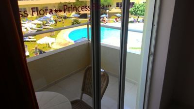Prinses Flora - Gerenoveerde kamer met uitzicht op het zwembad