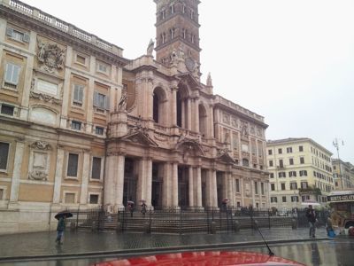 רומא, איטליה - בניין במרכז העיר