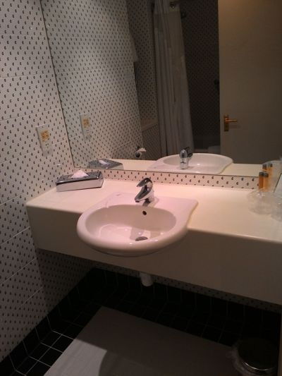 假日酒店赫默爾亨普斯特德M1，Jct。 8 - 浴室水槽