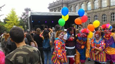Zombie walk - Main stage and clowns