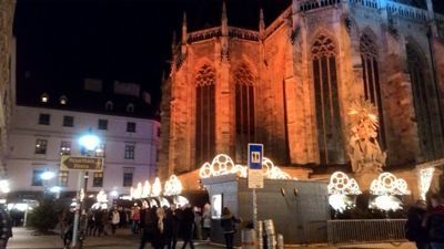 Noel pazarı Viyana - St Stephen Katedrali altında pazar