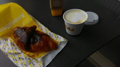 Vienne, Autriche - croissant et café