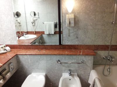 โรงแรมโซฟิเทลวอร์ซอวอร์ซอ - ห้องอาบน้ำ