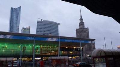 ワルシャワ、ポーランドの首都 - ワルシャワ中央駅とスカイライン